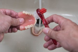Cleaning the denture